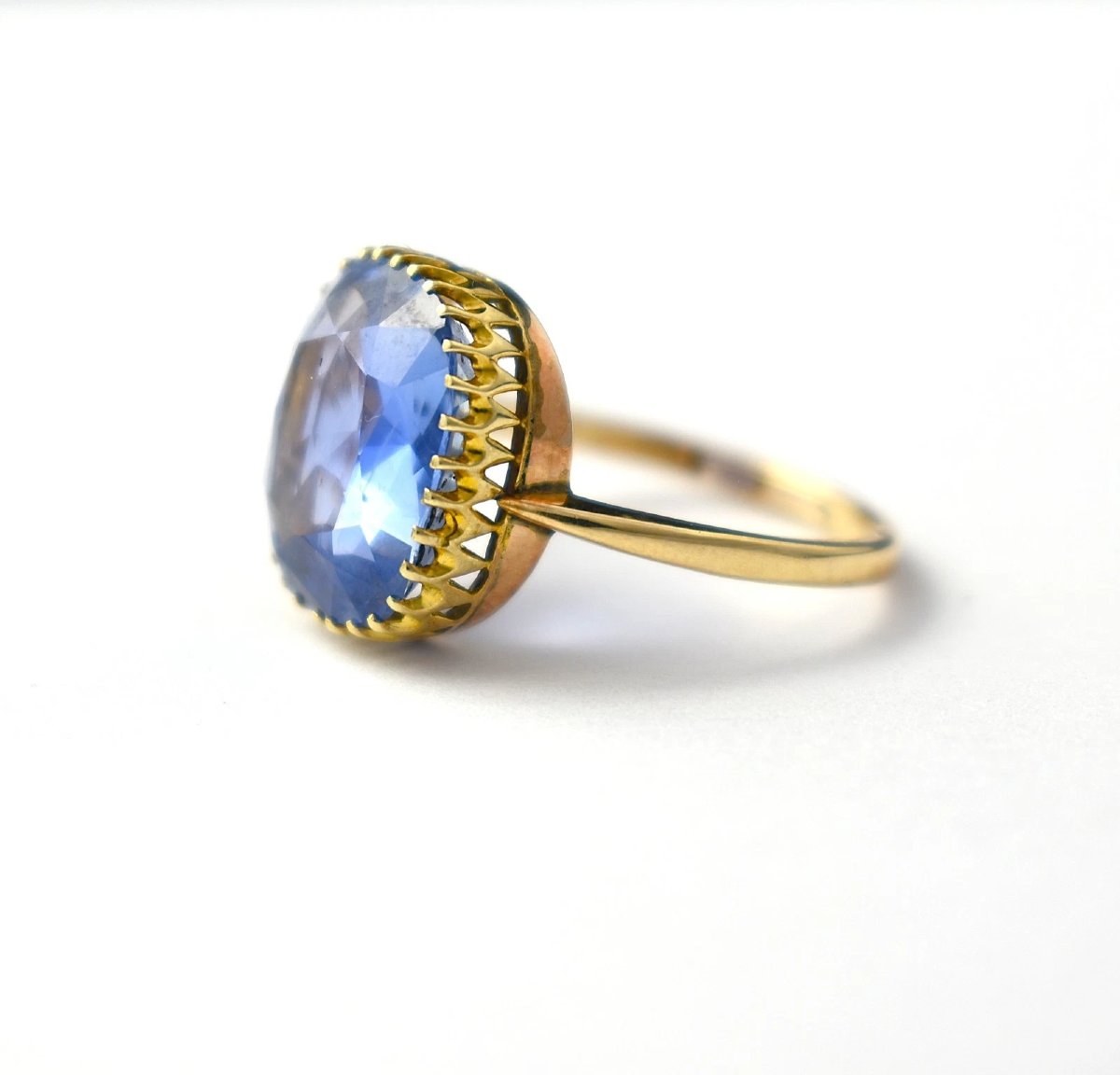 Bague solitaire vintage en or jaune 18 carats avec saphir de Ceylan taille coussin (9,9 carats)-photo-2