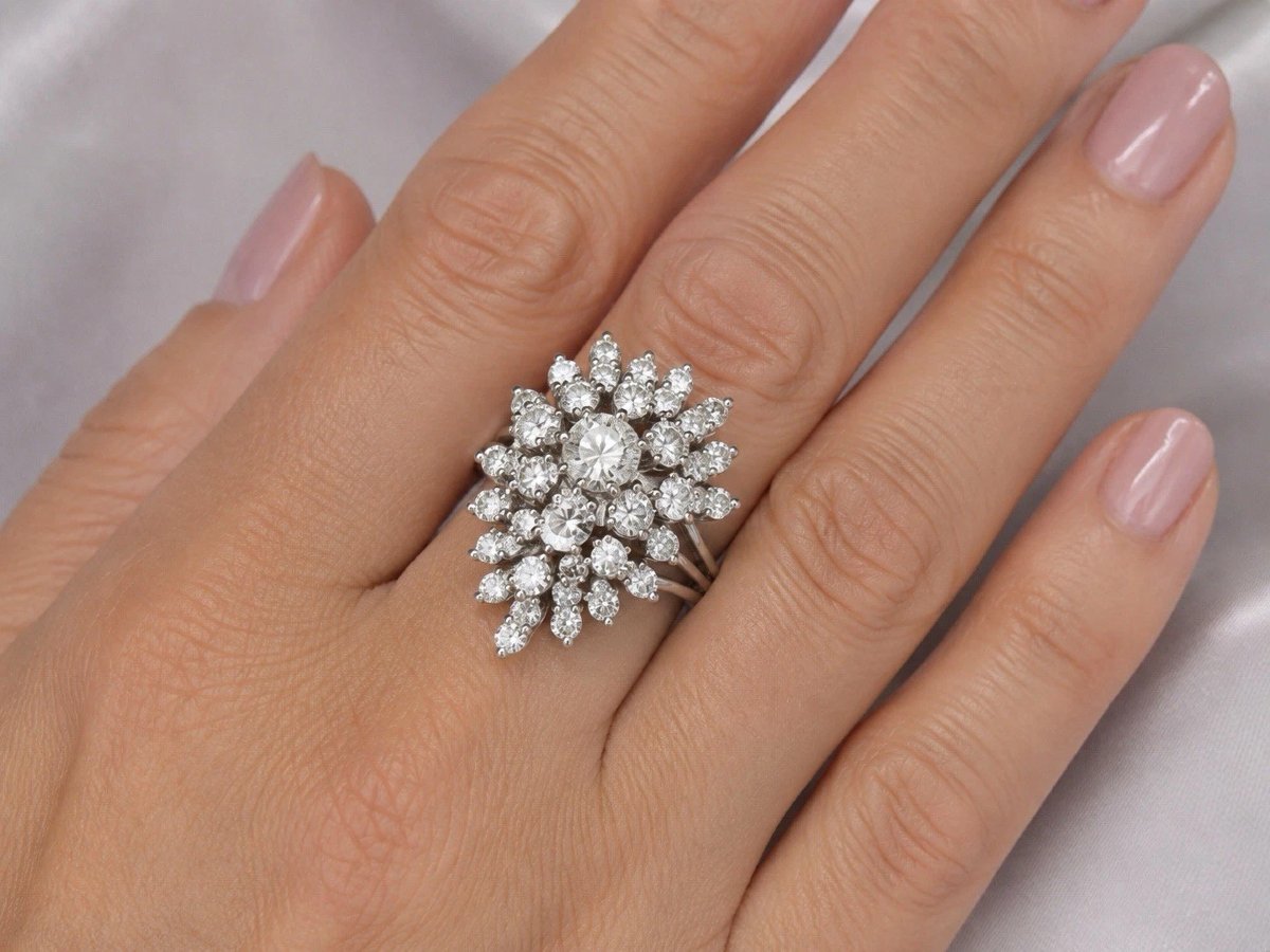 Bague cocktail vintage en or 18 carats, sertie d'un groupe de diamants (5 carats) en forme de p-photo-3