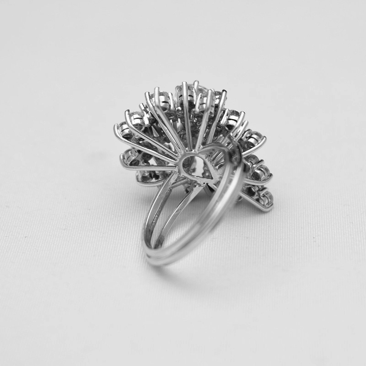 Bague cocktail vintage en or 18 carats, sertie d'un groupe de diamants (5 carats) en forme de p-photo-6