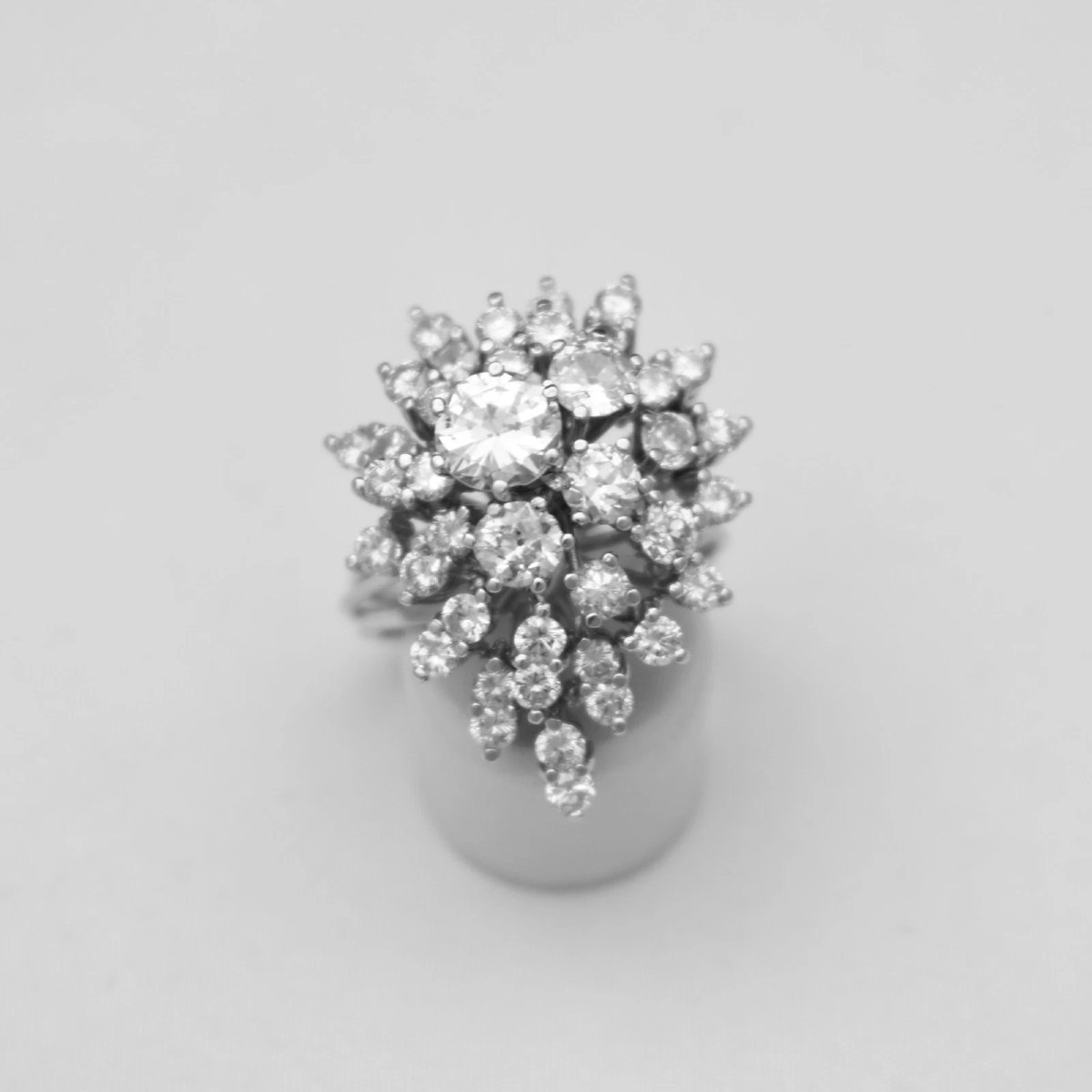 Bague cocktail vintage en or 18 carats, sertie d'un groupe de diamants (5 carats) en forme de p-photo-7