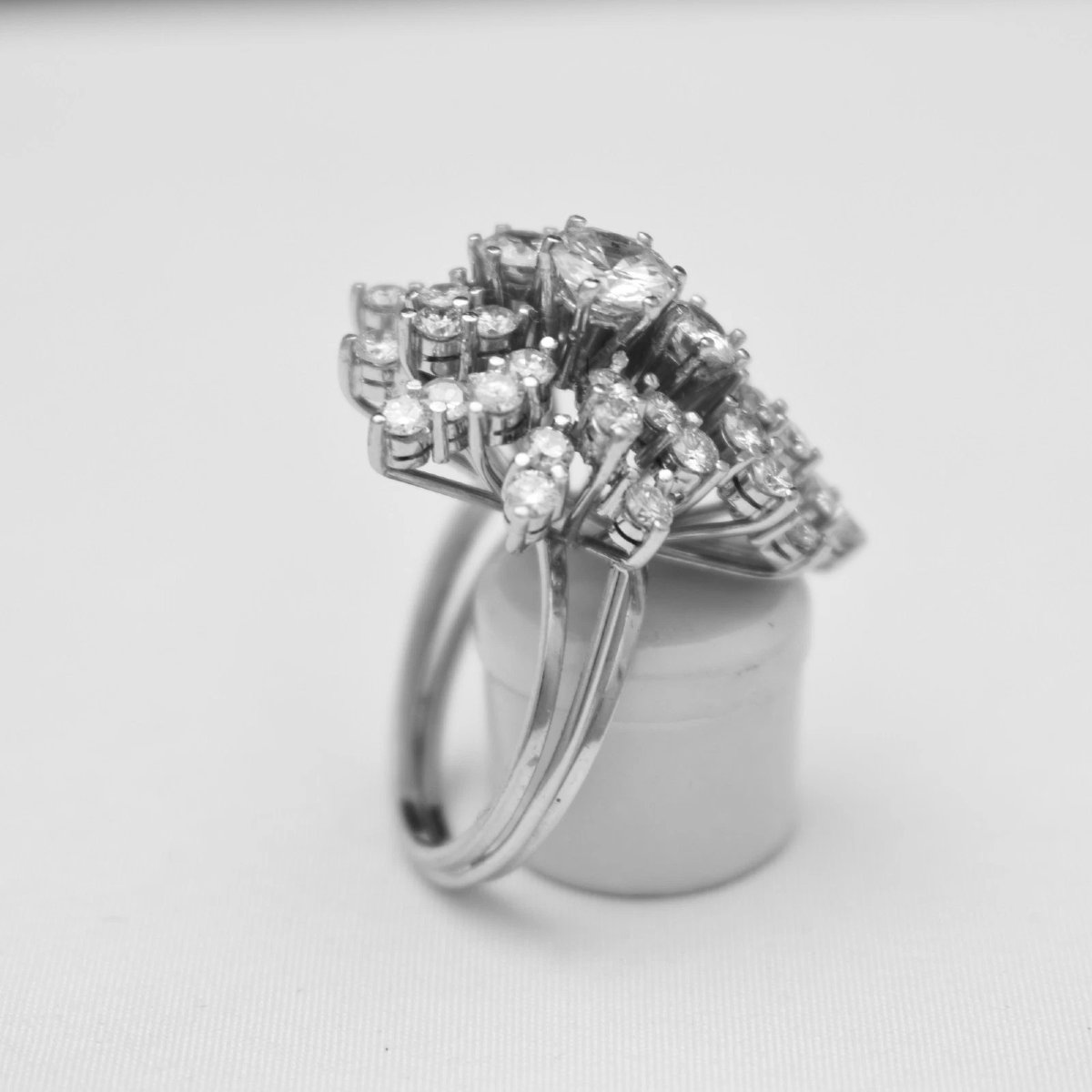Bague cocktail vintage en or 18 carats, sertie d'un groupe de diamants (5 carats) en forme de p-photo-8
