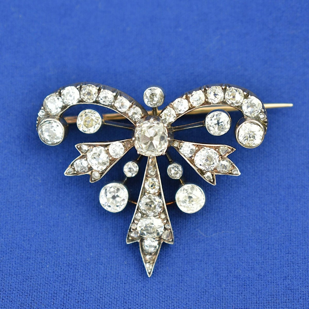 Antique Victorian 3.50+ Carat Old-cut Diamond Bow Brooch, Silver And Gold-photo-3