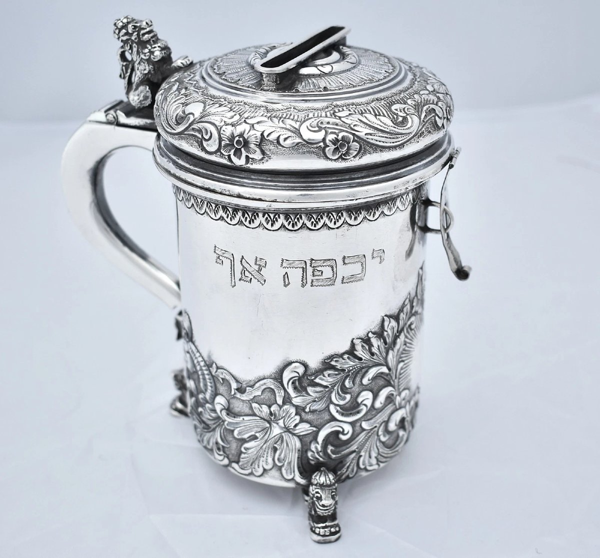 Ancienne boîte de charité (Tzedakah/Pushke) en argent suédois (titre 835) avec inscriptions en 