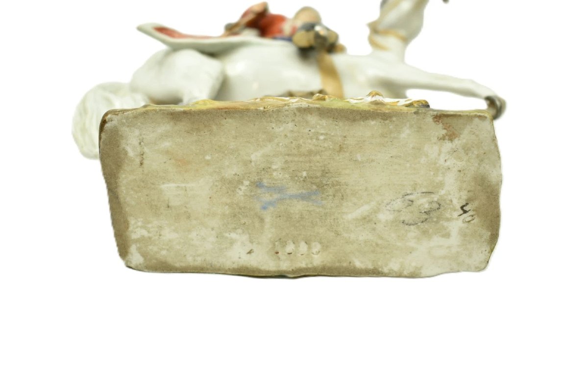 Hussard antique en porcelaine de Meissen sur figurine de cheval cabré modèle 1898-photo-3
