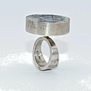 Bague moderniste en argent sterling et nacre d'ormeau – Arne Johansen, milieu du siècle, années