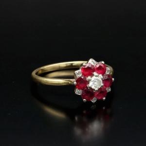 Superbe bague vintage en or blanc 18 carats avec rubis et diamants