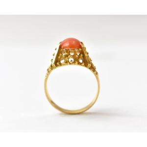 Bague vintage en or jaune 14 carats avec grand corail ovale