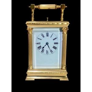 Belle horloge de voyage antique à répétition en laiton avec colonnes corinthiennes, vers 1870