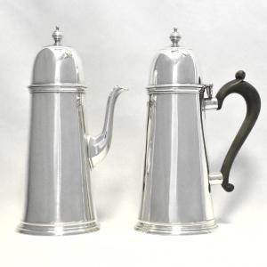 Paire de pots à chocolat en argent sterling de style George I, 1904, Londres, Robert Stewart