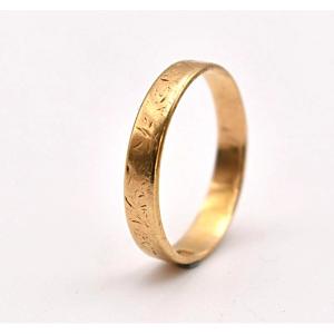 A Victorian 15ct Yellow Gold Engraved Wedding Band