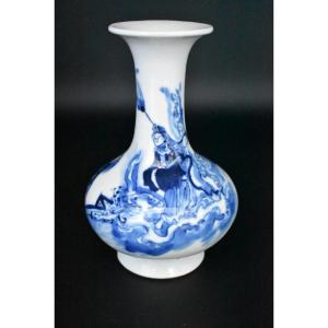 Vase bouteille en porcelaine bleue et blanche de Chine à col évasé