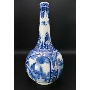 Vase bouteille en porcelaine bleu et blanc de la période Wanli, Chine, orné de dragons