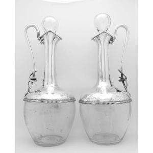 Paire de carafes à vin en cristal, montées sur argent massif, anse serpent, XIXe siècle