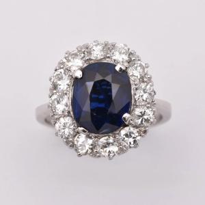 Bague en or blanc 18 carats sertie de saphirs ovales et de diamants (2,5 carats), taille P