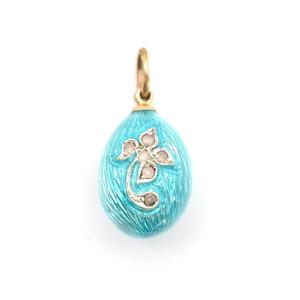 Pendentif œuf en argent russe ancien, orné d'un diamant (0,08 ct) et d'un émail turquoise.