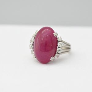 Bague vintage en or blanc 18 carats ornée d'un rubis naturel taille cabochon de 14,16 carats