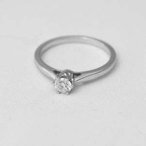 Bague de fiançailles solitaire en or blanc 18 carats (750) avec diamant de 0,50 carat, serti si
