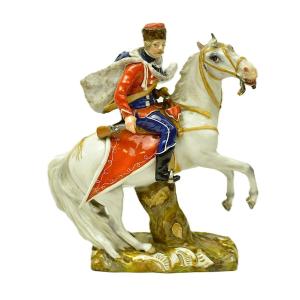 Hussard antique en porcelaine de Meissen sur figurine de cheval cabré modèle 1898
