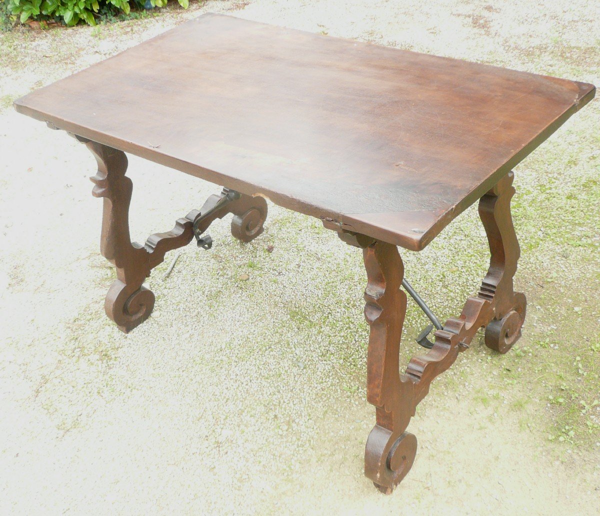 Table Espagnole  en noyer  époque Fin XVIIème Siècle