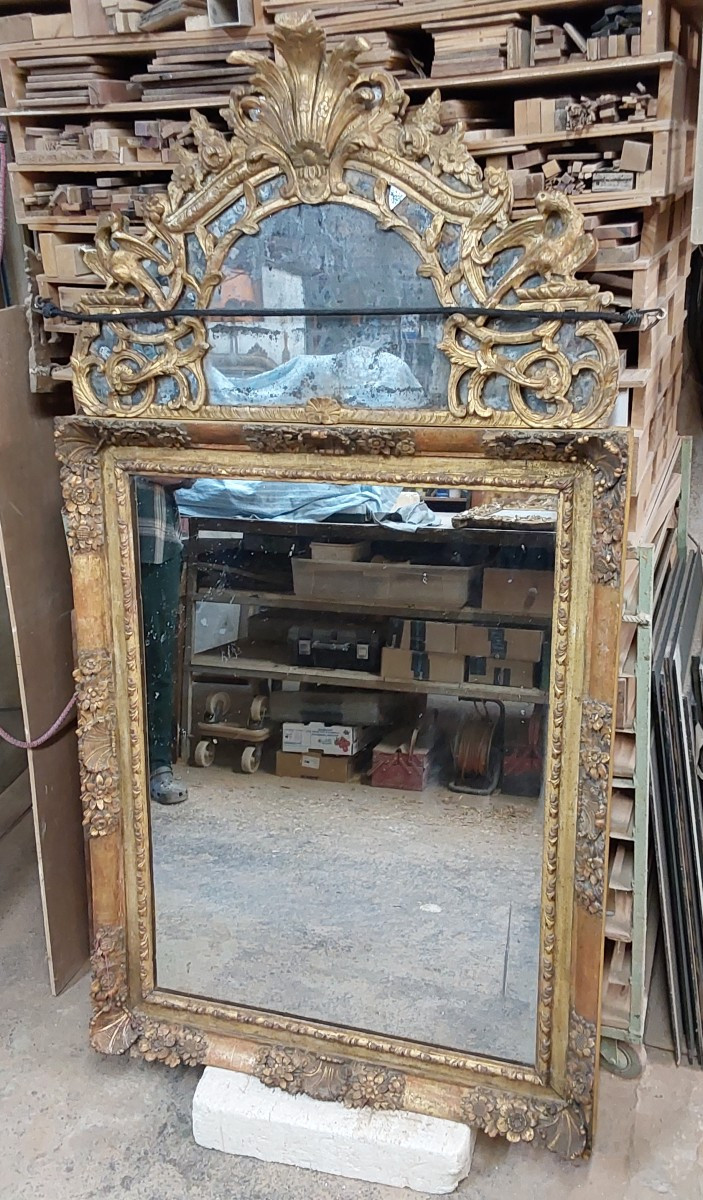 Grand miroir en bois sculpte et dore epoque louis XIIV 18eme siecle