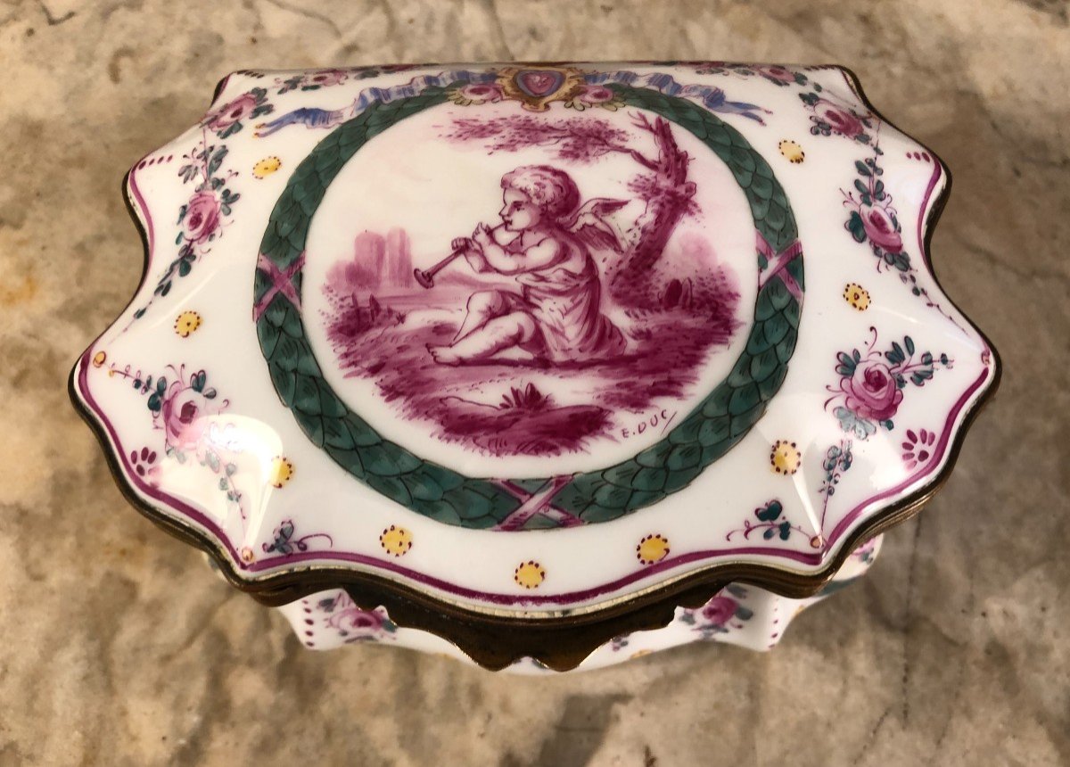 Porcelain Candy Box Decorated With A Putto Musician Around 1900 -photo-2