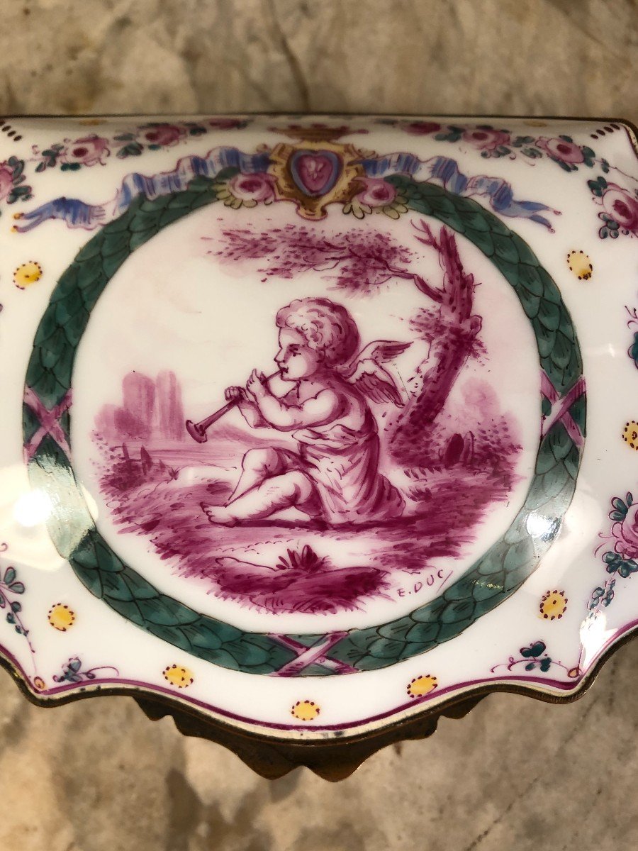Bonbonnière En Porcelaine à Décor d'Un Putto Musicien Vers 1900 -photo-4