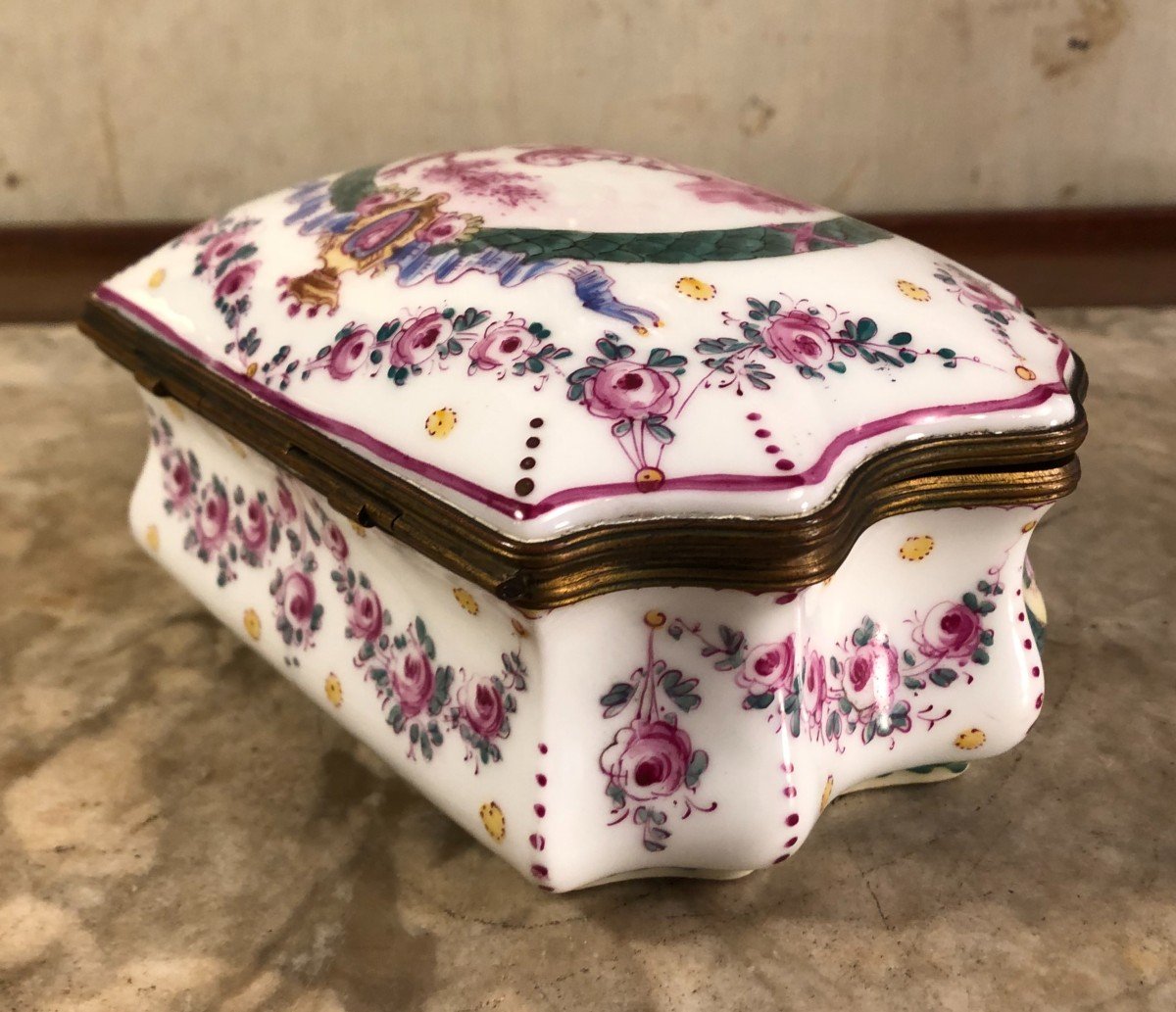 Porcelain Candy Box Decorated With A Putto Musician Around 1900 -photo-3