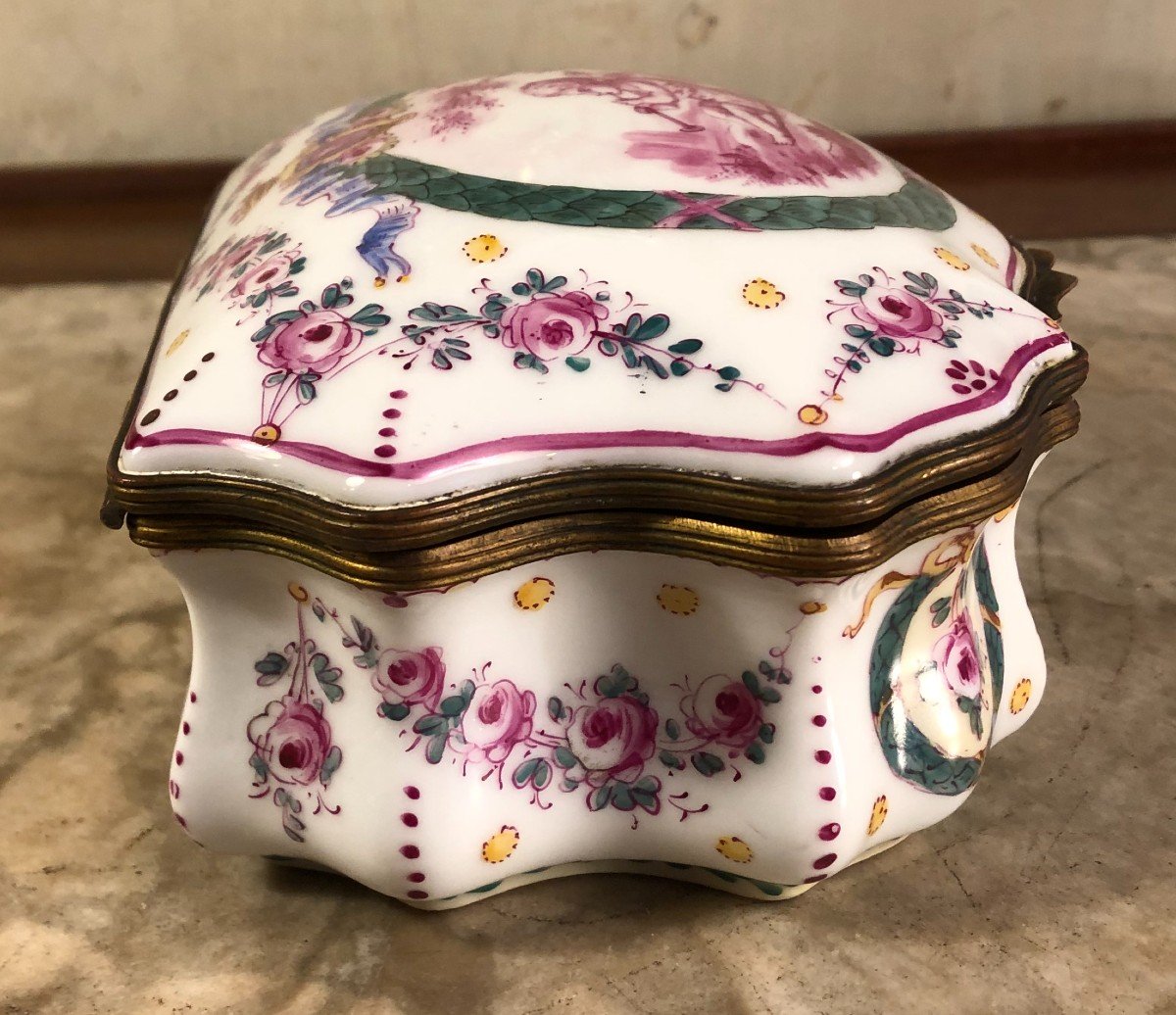 Porcelain Candy Box Decorated With A Putto Musician Around 1900 -photo-7