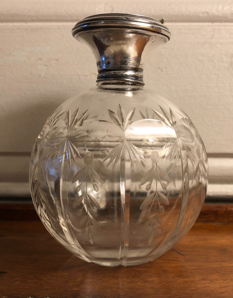 Perfume Bottle In Cut Crystal And Silver Circa 1900
