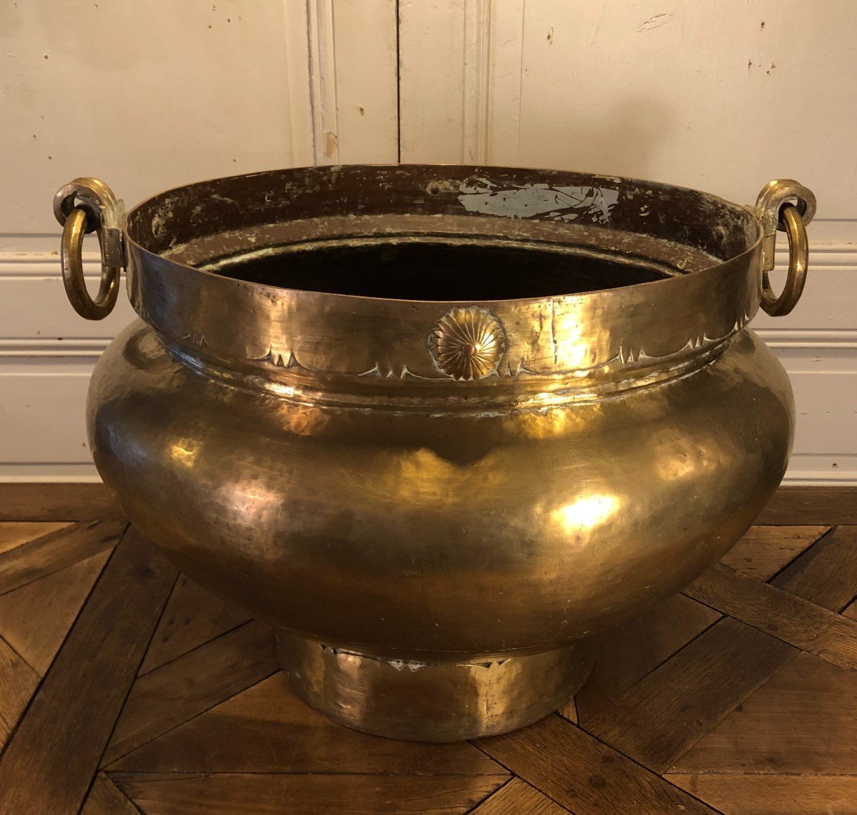 Important 19th Century Bronze Indian Cachepot-photo-2