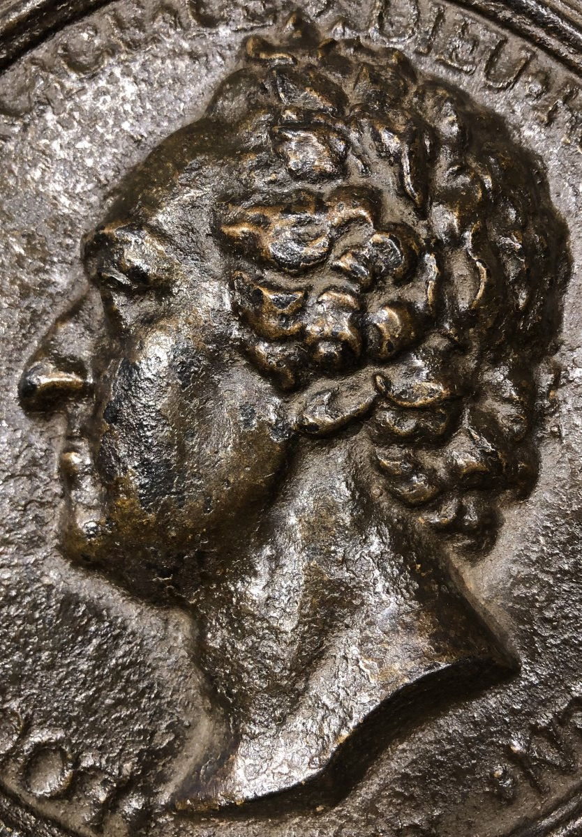 Profil du roi Louis XV médaillon en fonte XVIII° siècle -photo-2
