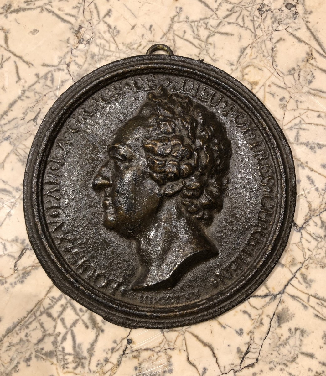 Profil du roi Louis XV médaillon en fonte XVIII° siècle 