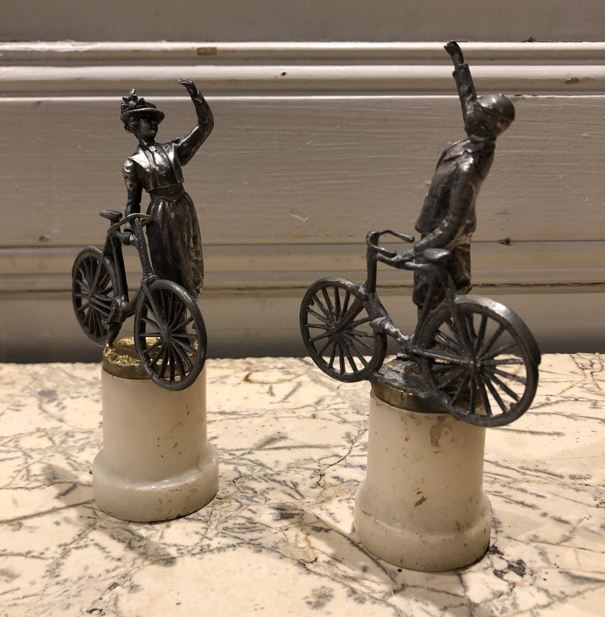 couple de cyclistes en métal argenté et doré vers 1900-photo-3