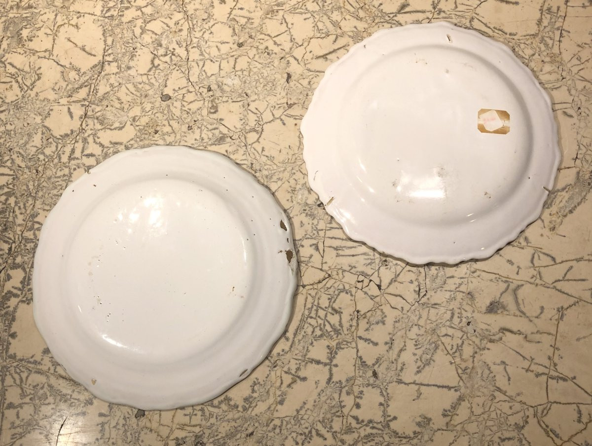 Deux  assiettes en fa&iuml;ence de Moustier XVIII&deg; si&egrave;cle -photo-2
