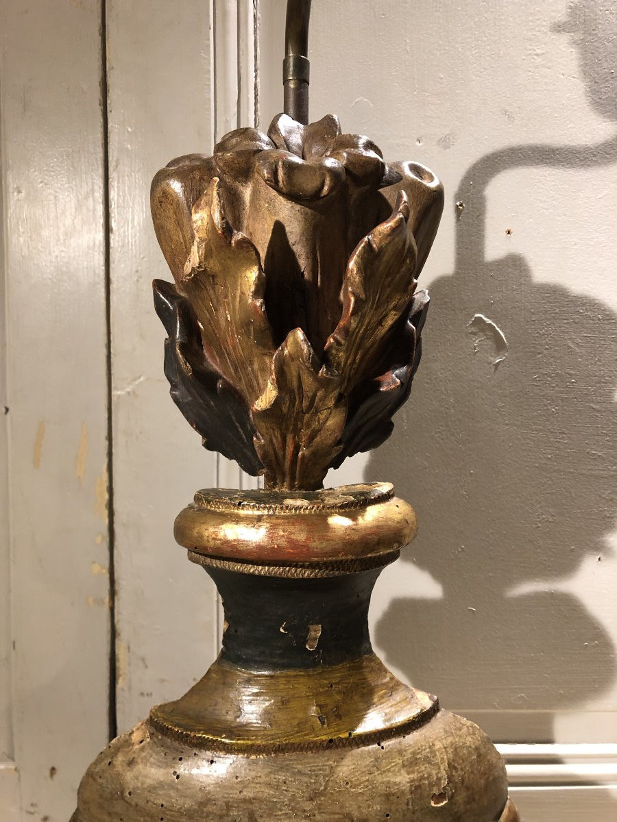 Vase fleuri en bois sculpt&eacute; dor&eacute; et polychrome XVIII&deg; si&egrave;cle mont&eacute;e en lampe -photo-1