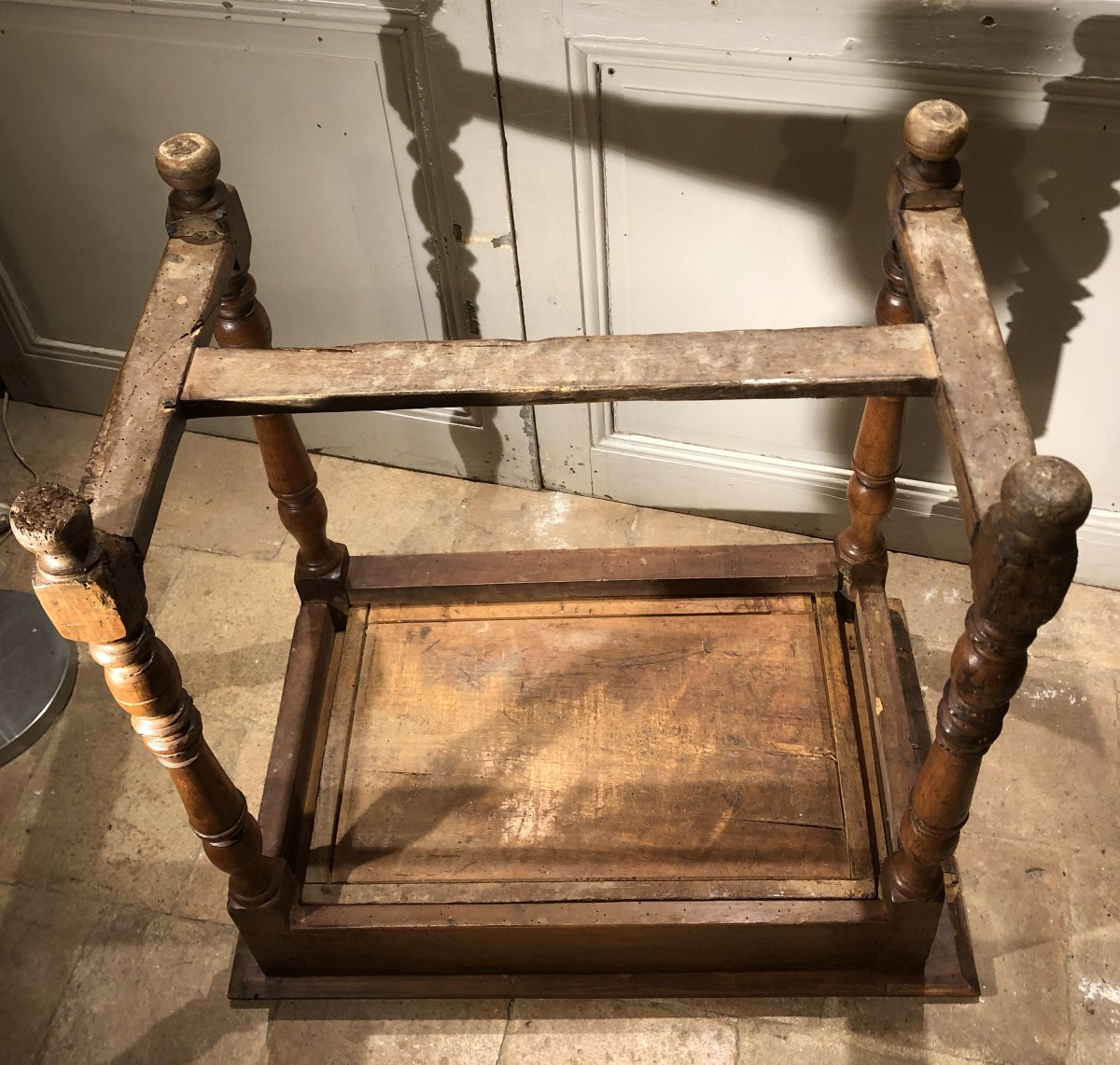 Louis XIV Walnut Table, Late 17th Century, Early 18th Century -photo-7