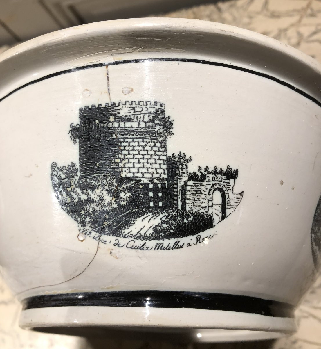 Broc &agrave; l&#039;effigie de Louis XVIII et bassin en fa&iuml;ence de Creil et Montereau  -photo-6