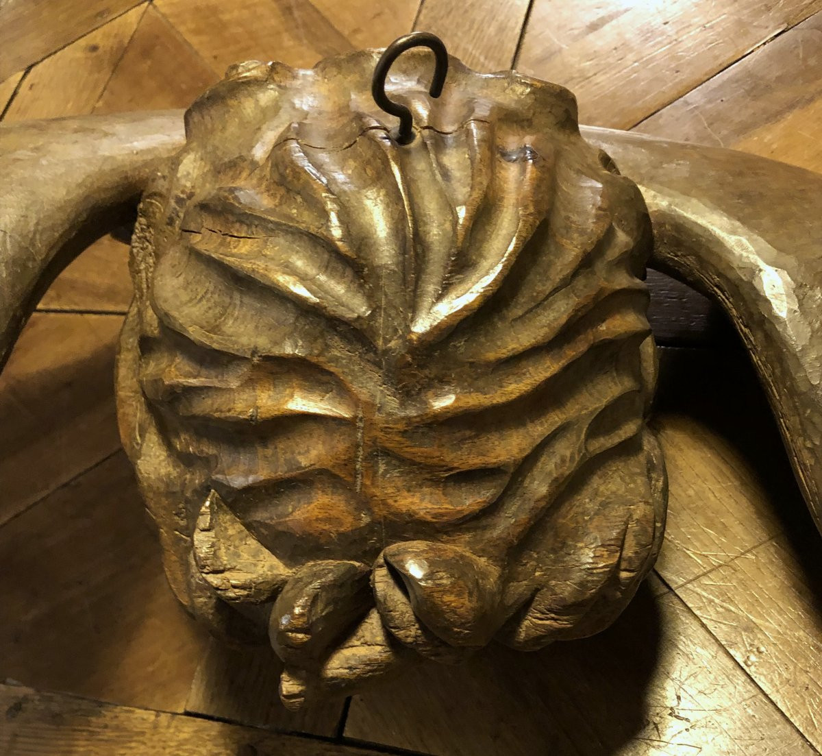 Importante tête d'ange en noyer sculpté -photo-7