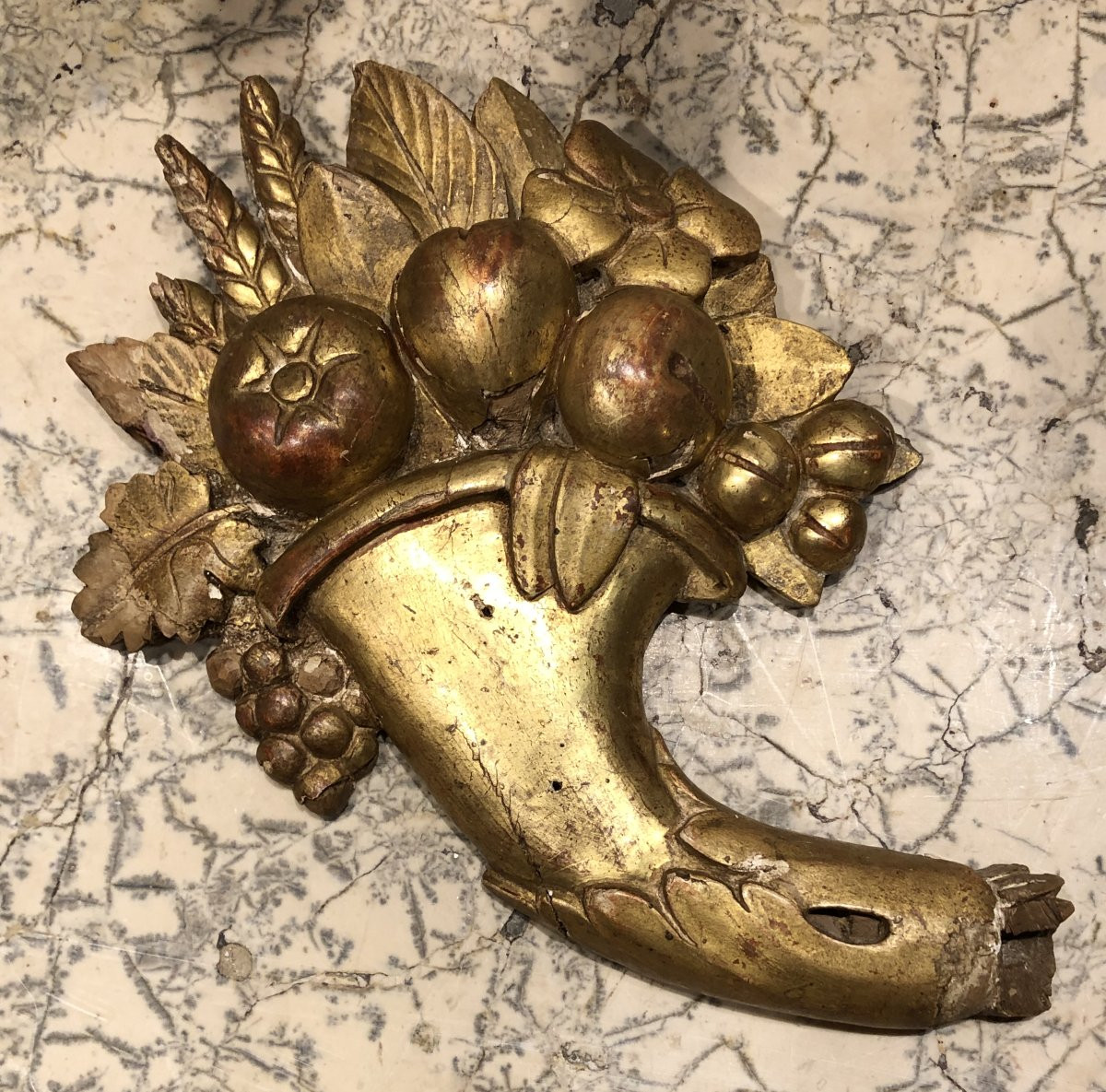 Suite de 4 cornes d'abondance en bois sculpté et doré-photo-4