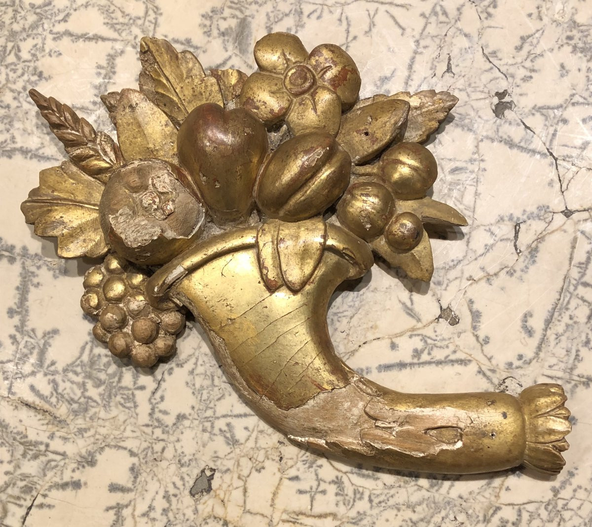 Suite de 4 cornes d'abondance en bois sculpté et doré-photo-2