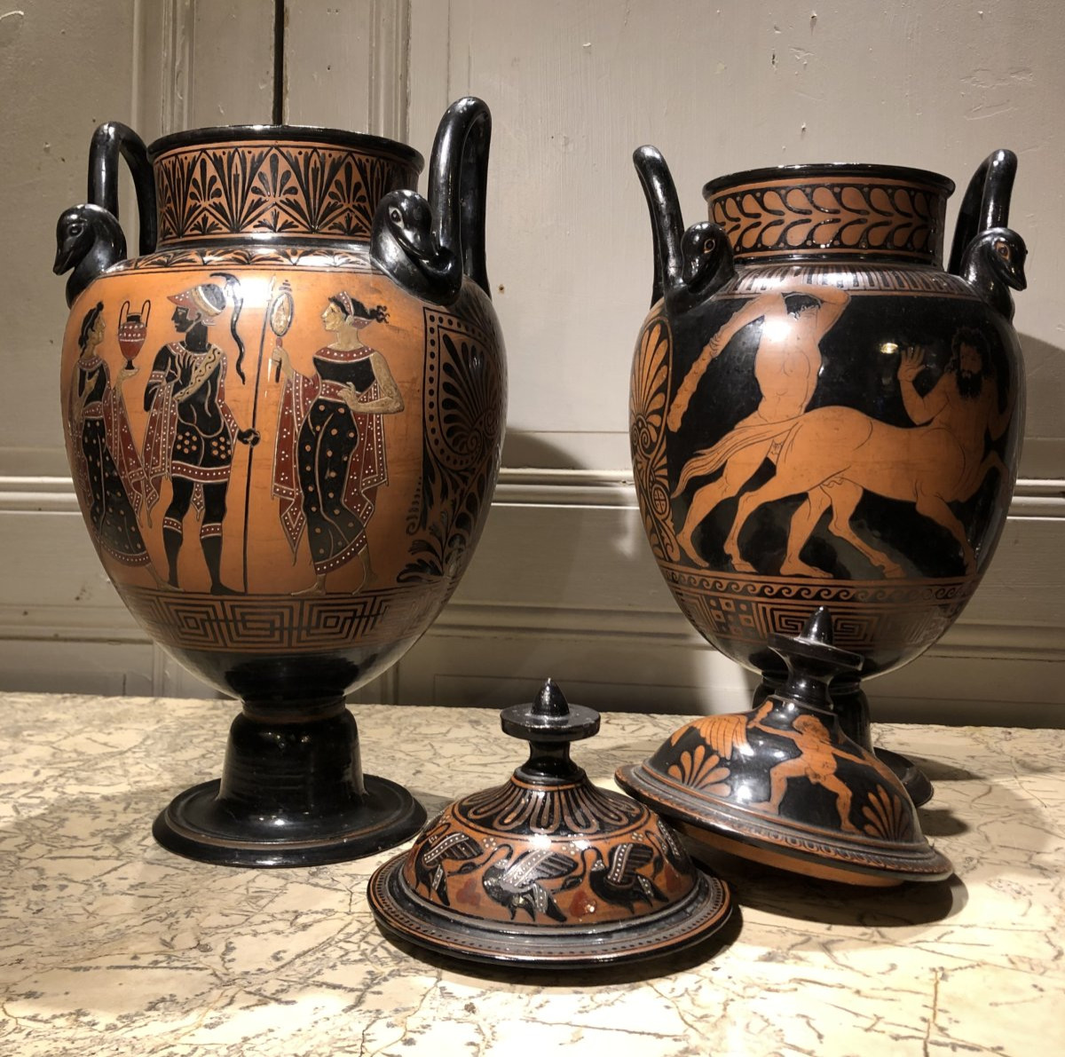 Paire de vases Etrusque en terre cuite peinte, Grand Tour XIX° siècle -photo-2