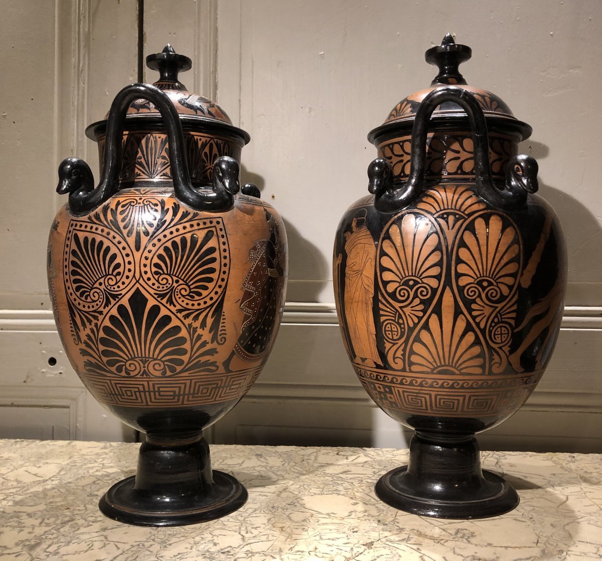 Paire de vases Etrusque en terre cuite peinte, Grand Tour XIX° siècle -photo-4
