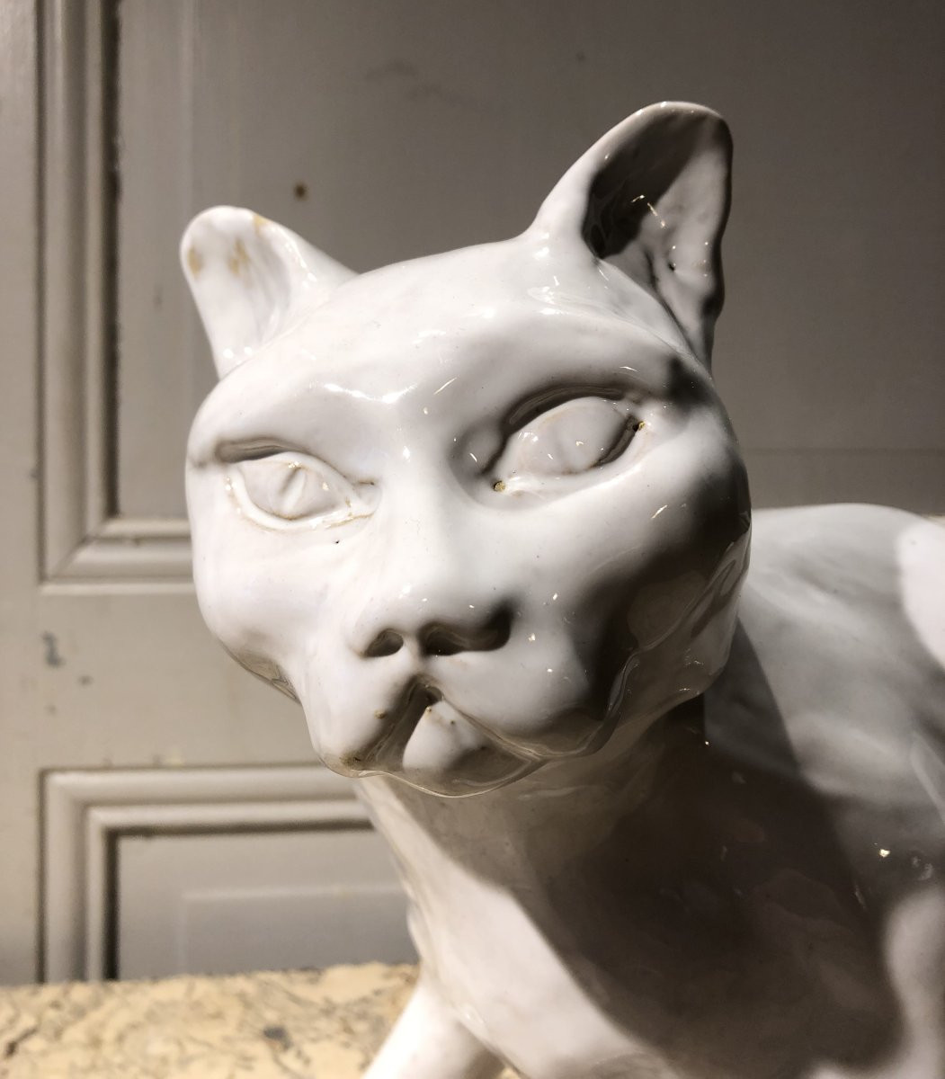 Chat assis en terre cuite à couverte blanche -photo-3