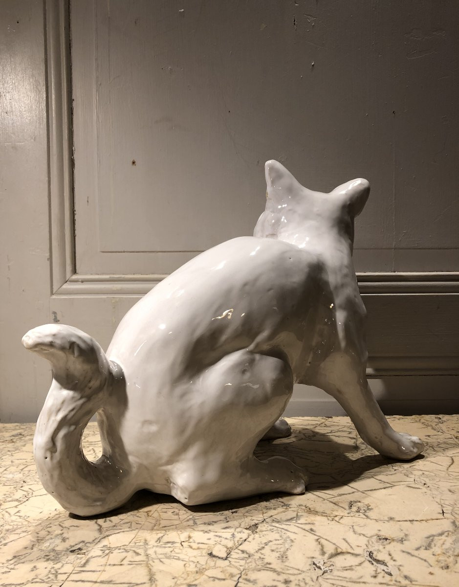 Chat assis en terre cuite à couverte blanche -photo-2