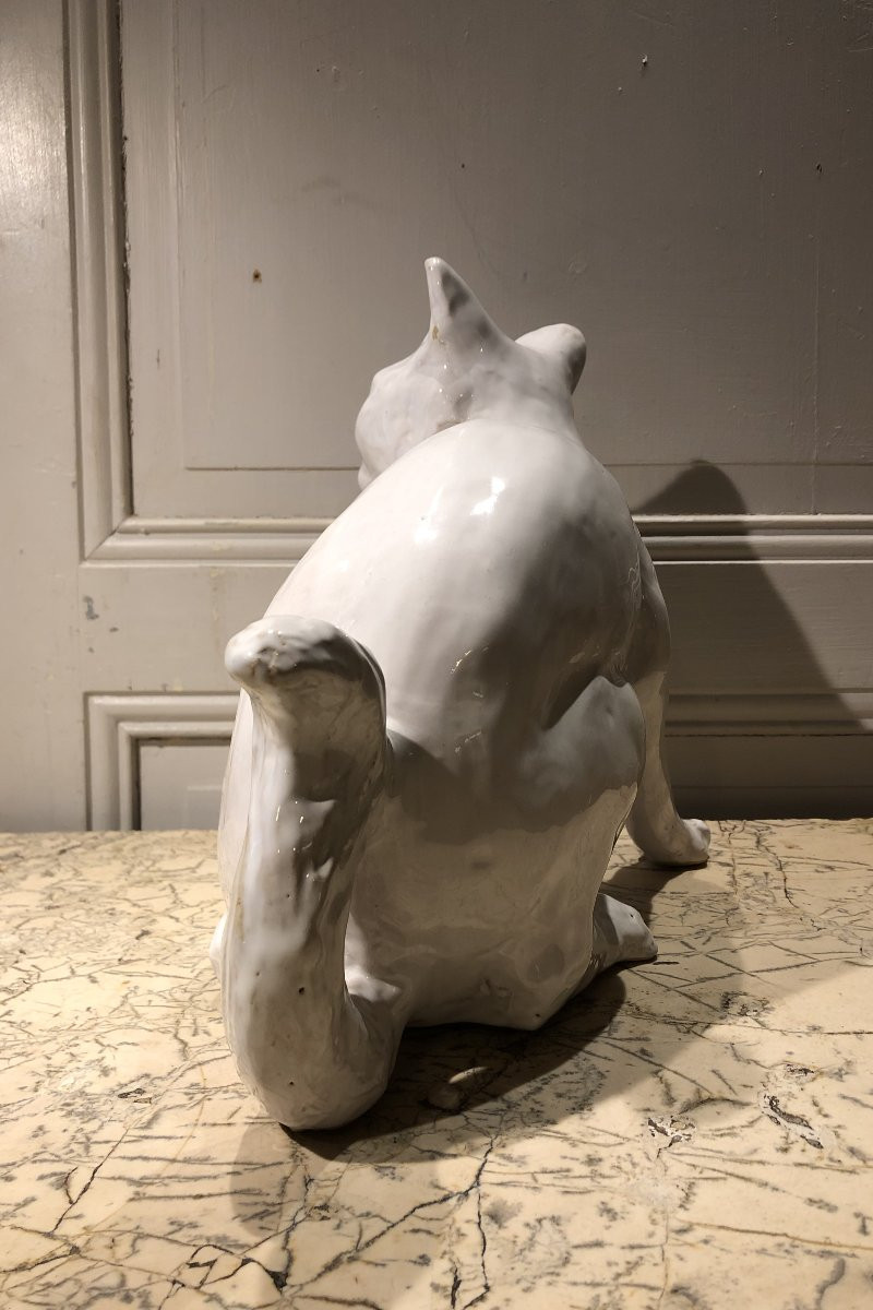 Chat assis en terre cuite à couverte blanche -photo-3