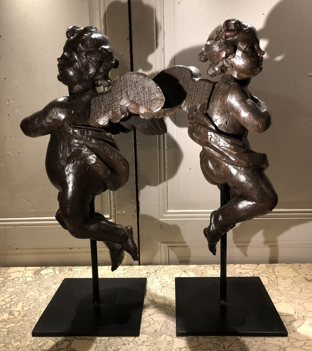 Paire d'anges en bois sculpté et ciré XVIII° siècle -photo-6