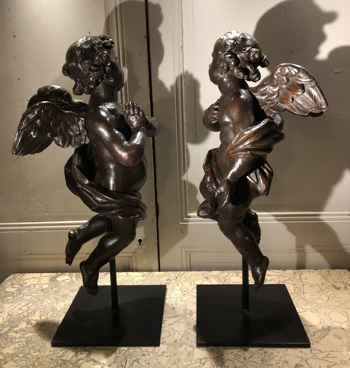 Paire d'anges en bois sculpté et ciré XVIII° siècle -photo-8