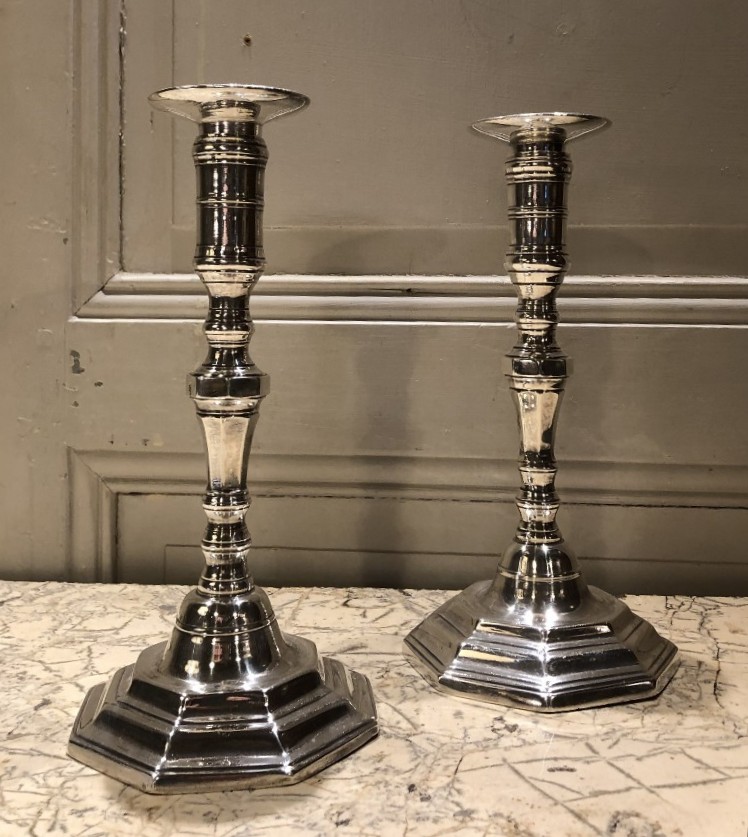 paire de flambeaux Louis XIV en métal argenté XVIII° siècle 