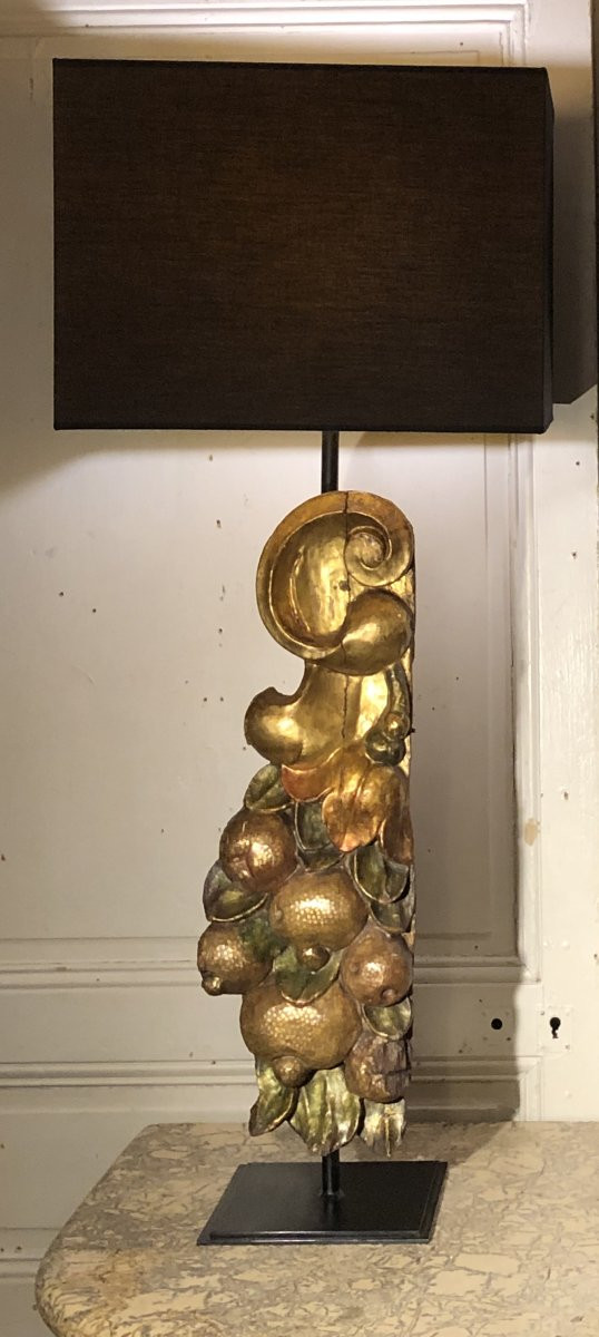 Paire de grandes lampes aux fruits en bois polychrome et doré, XVIII° siècle -photo-1