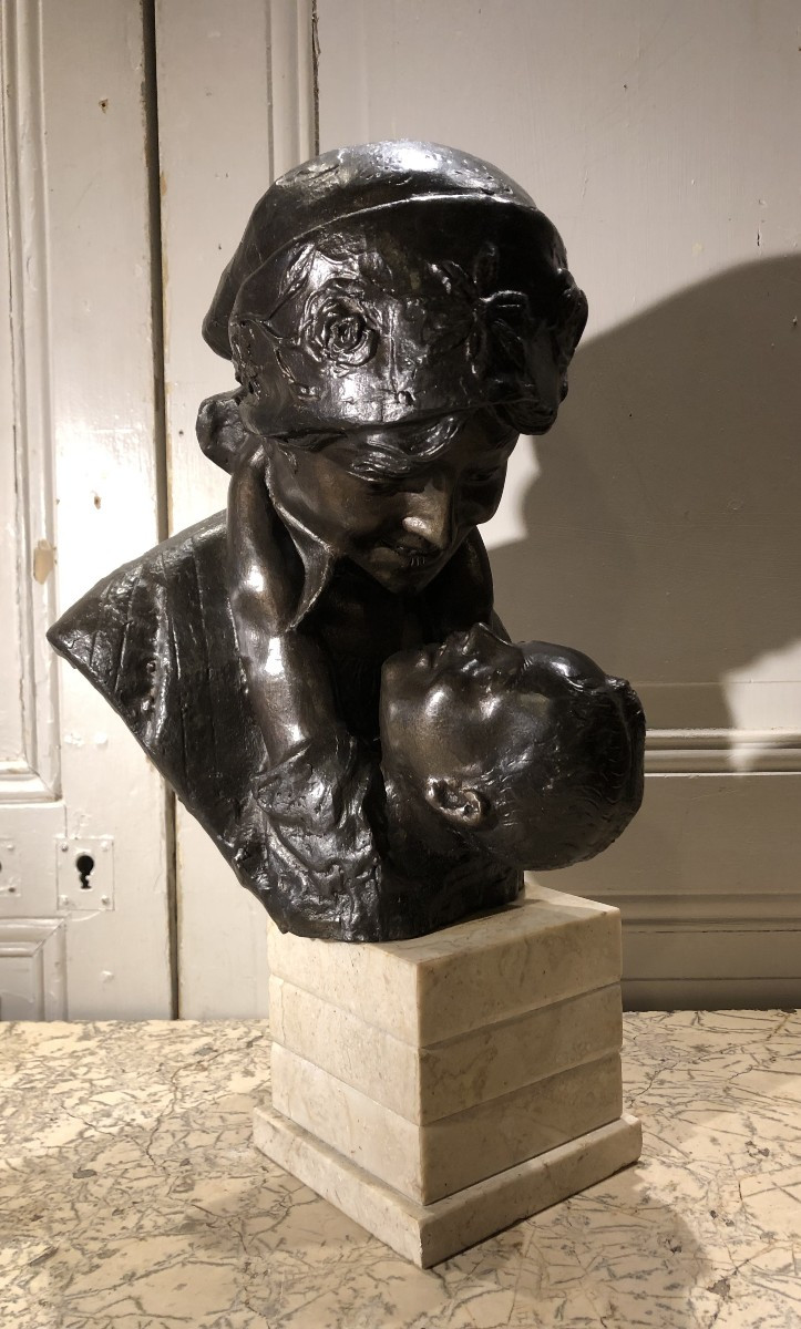 Maternité Art-déco en bronze patiné signée Merente vers 1920